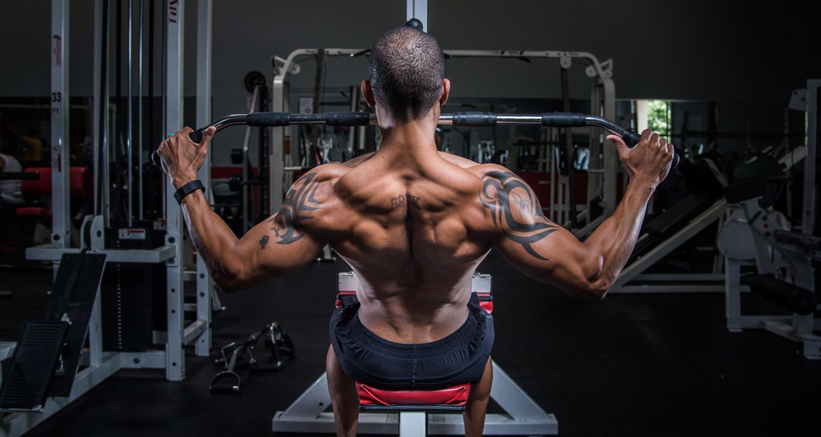 How To Use A Lat Pulldown Machine